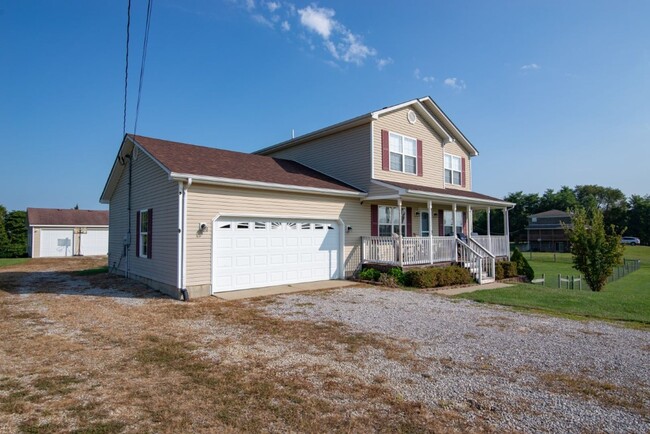 Building Photo - 650 Farmington Dr