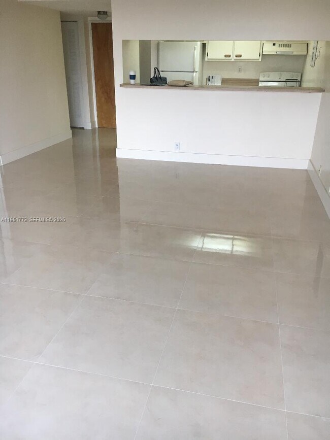 Foto del edificio - 7601 E Treasure Dr