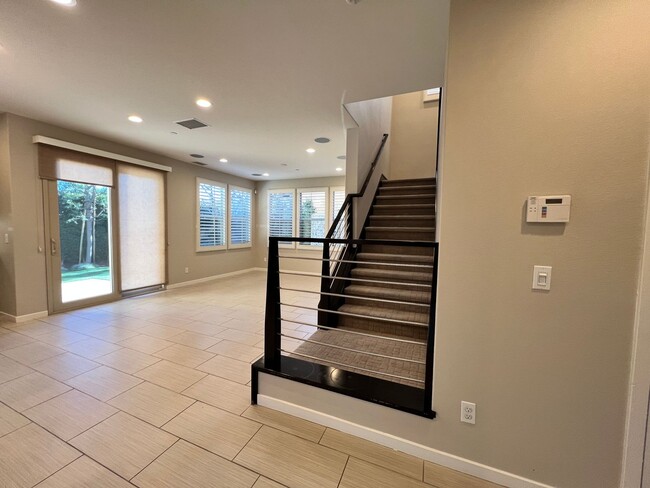 Foto del edificio - BAKER RANCH COMMUNITY: Beautiful 4 Bedroom...