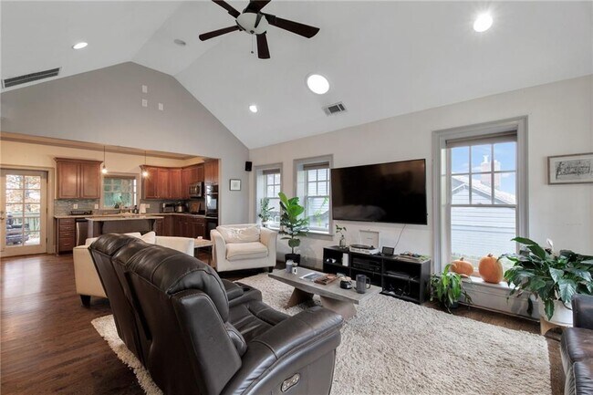 Foto del edificio - 451 Hascall Rd NW