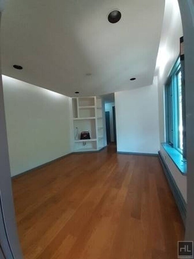 Building Photo - 70 STREET