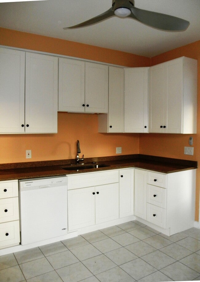 Kitchen - 127 BROWN St