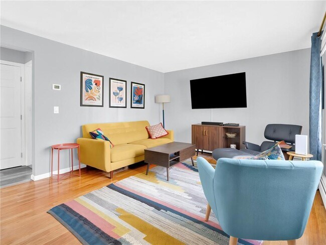 Foto del edificio - 32 Hamlin Ave