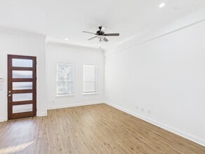 Building Photo - 4619 Stassen St