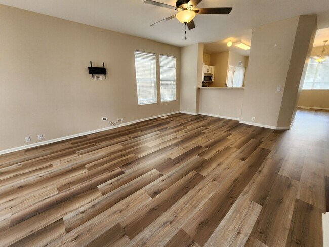 Foto del edificio - 3 Bed 3 bath house in 80910!