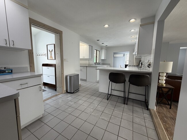 Building Photo - 12 Community Way