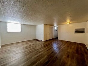 Building Photo - 706 S 5th Ave