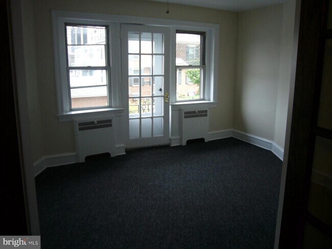 Building Photo - 102 N New St