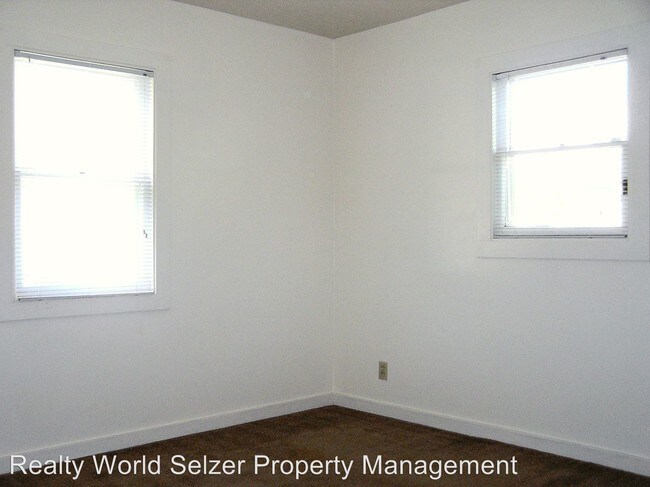 Building Photo - 2 br, 1.5 bath House - 245 W. Gobbi St.