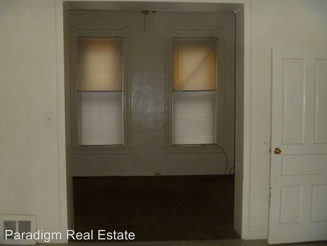 Building Photo - 518 27th St