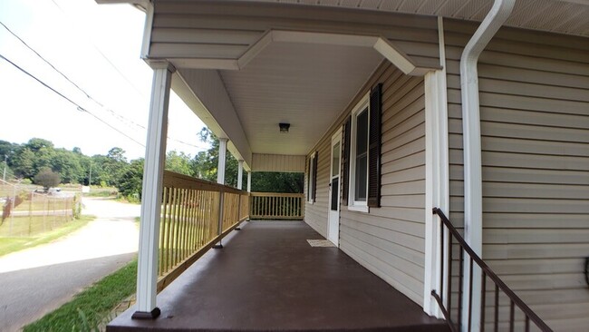 Building Photo - 111 Forest Ln