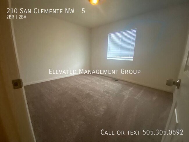Foto del edificio - Townhomes in The Desirable North Valley!! ...