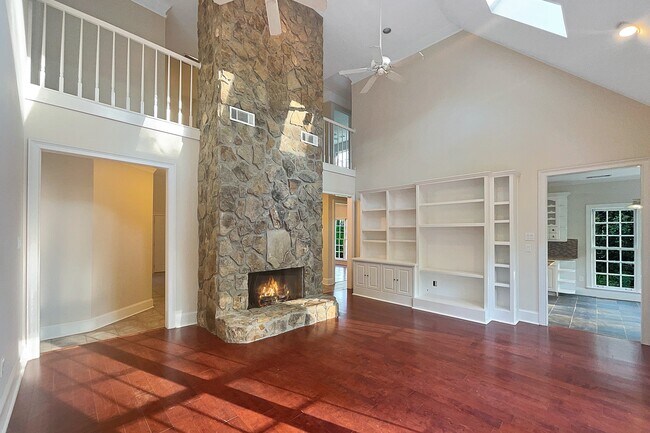 Building Photo - 2439 Brookdale Dr NE