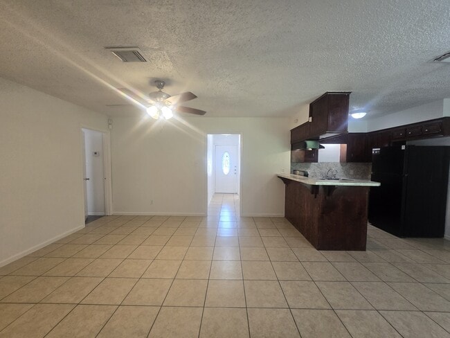 Building Photo - 7518 Hummingbird Ln
