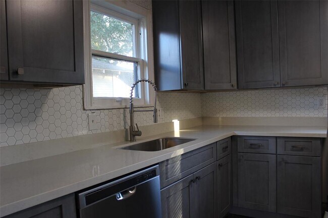 Foto del edificio - 726 W 25th St