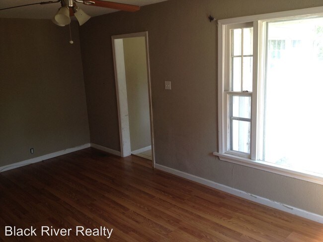 Building Photo - 3 br, 1.5 bath House - 1710 Barron Rd