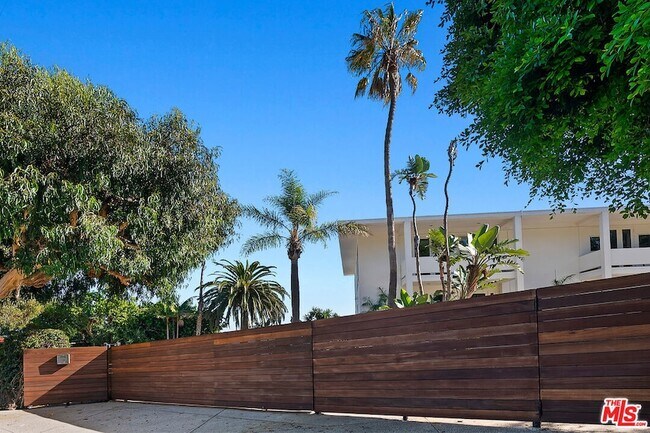 Foto del edificio - 27400 Pacific Coast Hwy