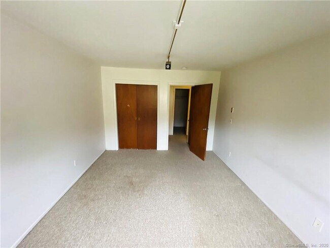 Building Photo - 20 Donna Dr