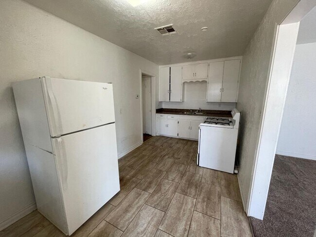 Foto del edificio - 1 Bedroom 1 Bathroom Duplex For Lease 8/4/...