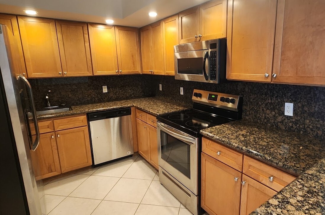 Foto principal - 5600 Collins Ave