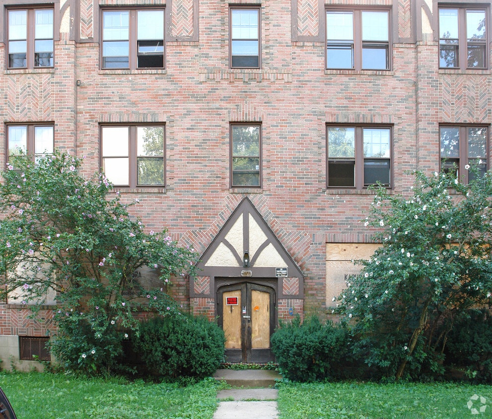 Building Photo - 360 Laurel St