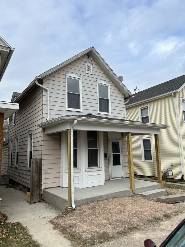 911 Rhomberg Ave, Dubuque, IA 52001 House Rental in Dubuque, IA