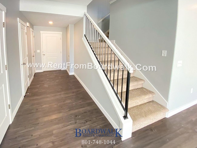 Building Photo - Single Family Home In Beautiful Community!