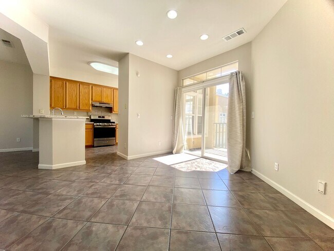 Building Photo - Lovely 3-bedroom Townhome for rent in Frem...