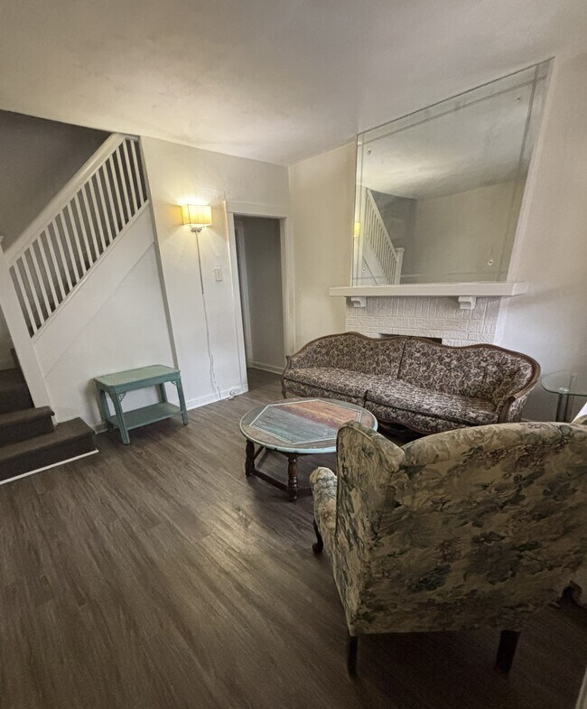 Sala de estar - 207 Chesterfield Rd