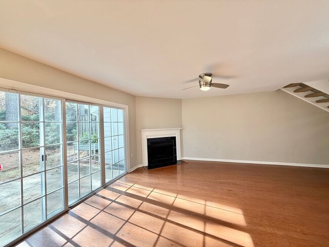 Building Photo - Modern 3BD, 2.5BA North Raleigh Townhome with Upgrades in a Prime Location Near Top Shopping, Din...