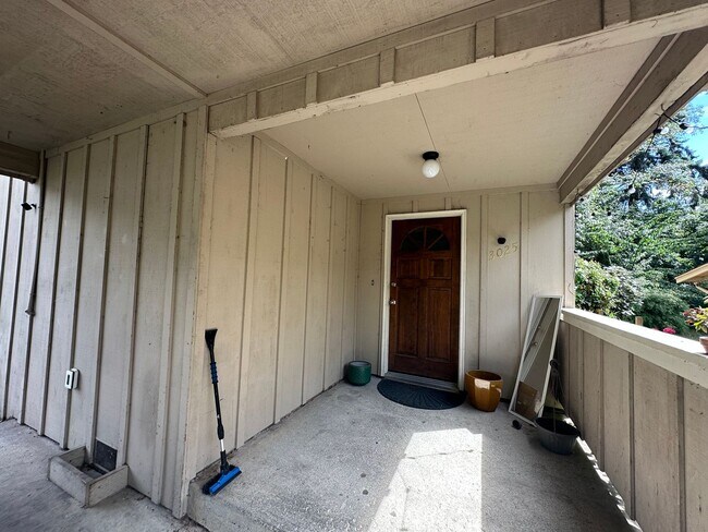 Foto del edificio - 4 Bed, 2 Bath Home - Easy Access to I-5 and WWU