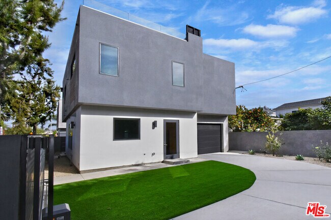 Building Photo - 9300 Lucerne Ave