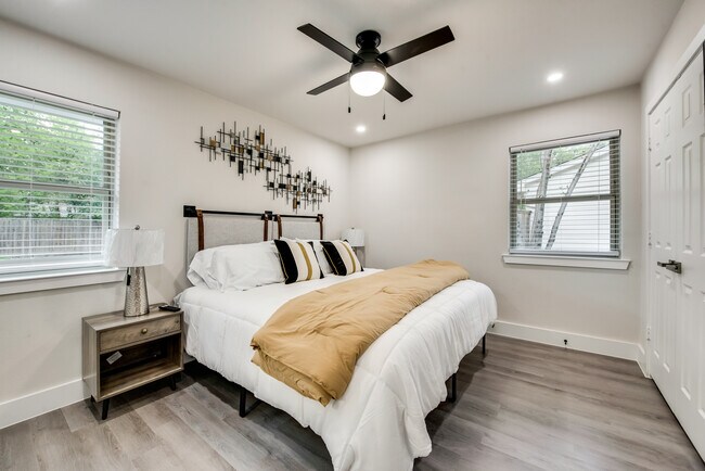 Building Photo - 11385 Earlywood Dr