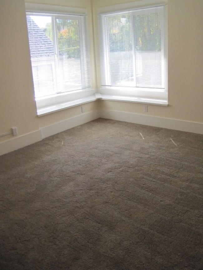 Building Photo - 4736 18th Ave NE