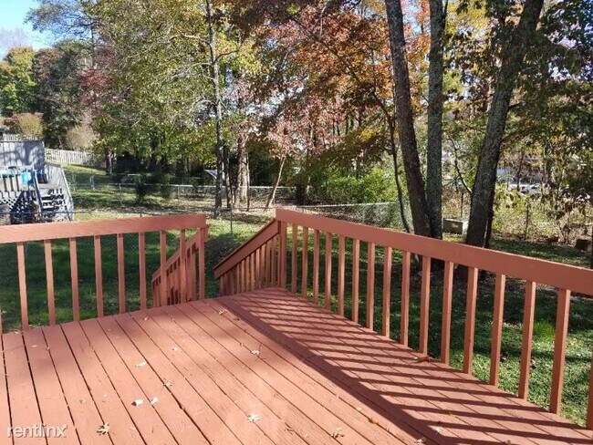 Building Photo - 2 br, 2 bath Townhome - 122 High Point Drive