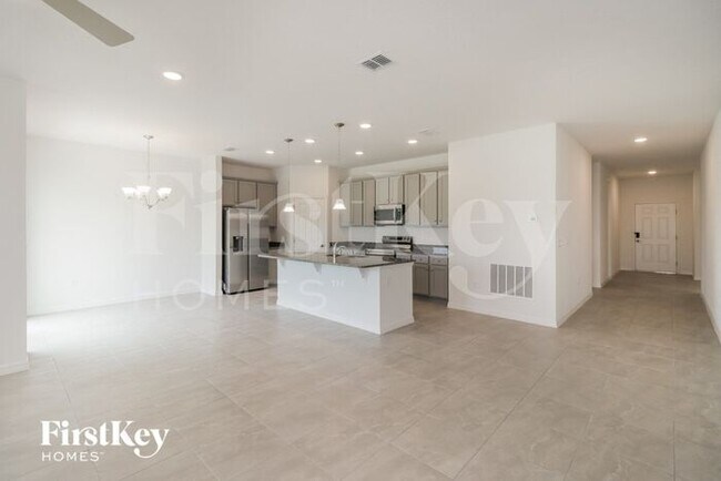 Foto del edificio - 576 Crown Rose Dr