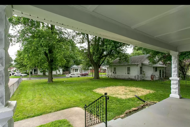 Front porch view - 3100 Montana Ave