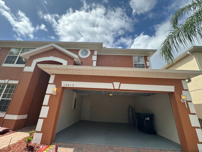 Foto del edificio - Spacious house with 6 bedrooms and 4.5 bathrooms to call home
