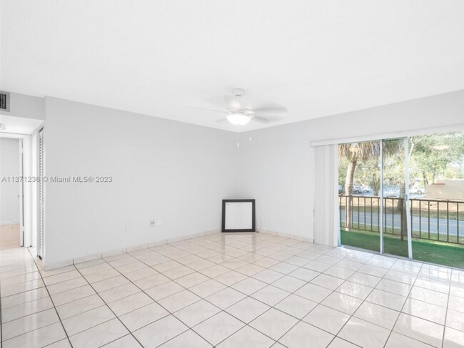 Building Photo - 7100 Fairway Dr