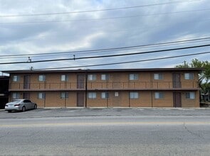 Building Photo - 805 W Hallmark Ave