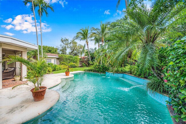 Foto del edificio - 1612 E Lake Dr