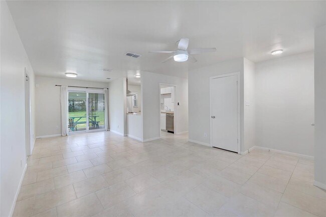 Foto del edificio - 2713 Friar Tuck Ln