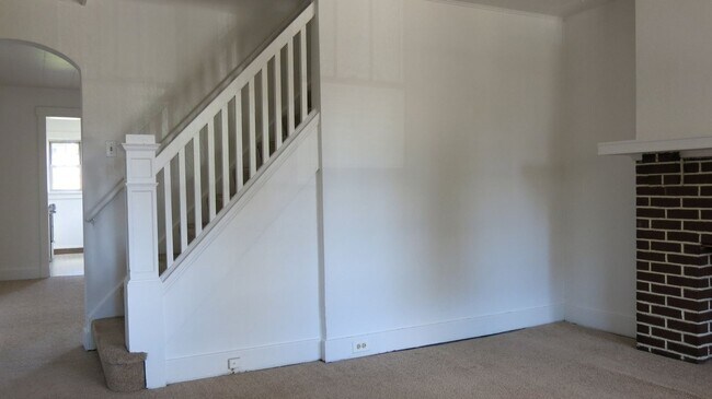 Foto del edificio - Available August 1, 2026; Lease will end July 27, 2027