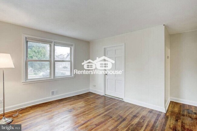 Foto del edificio - 3219 Taylor Ave