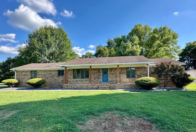 Building Photo - 2397 Braxton Bragg Dr