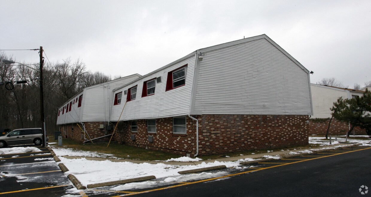 Building Photo - Woodcrest Apartments