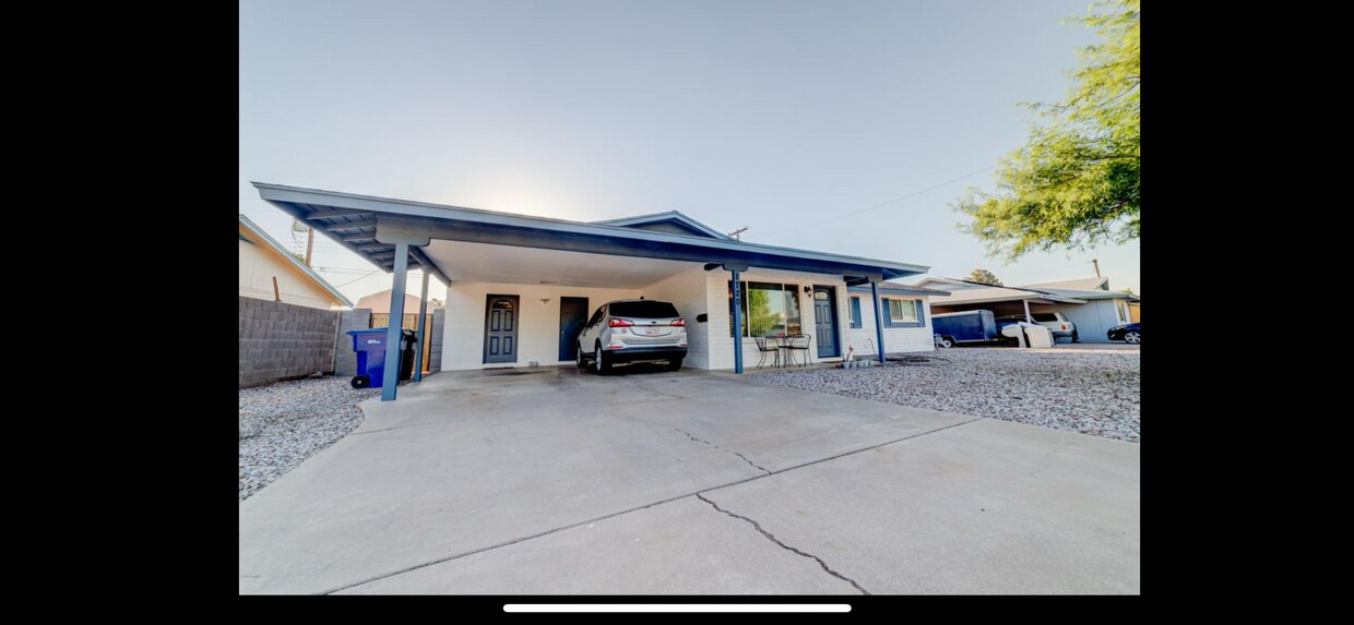 Primary Photo - 1720 N Old Colony