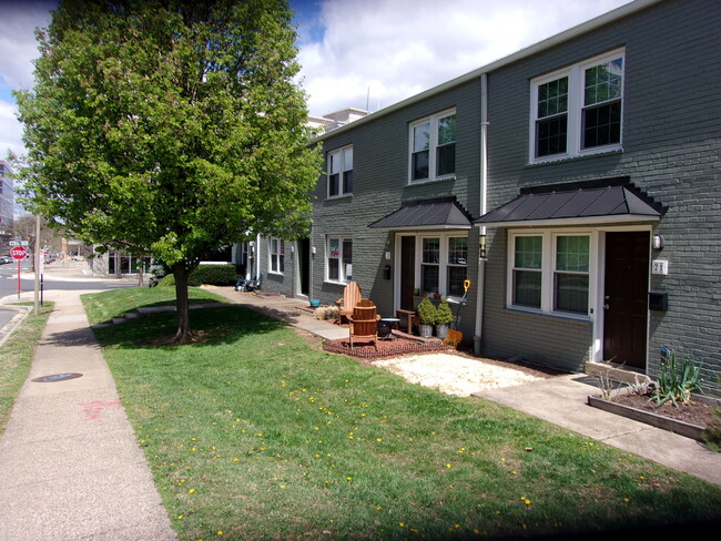 Building Photo - 737 N Nelson St