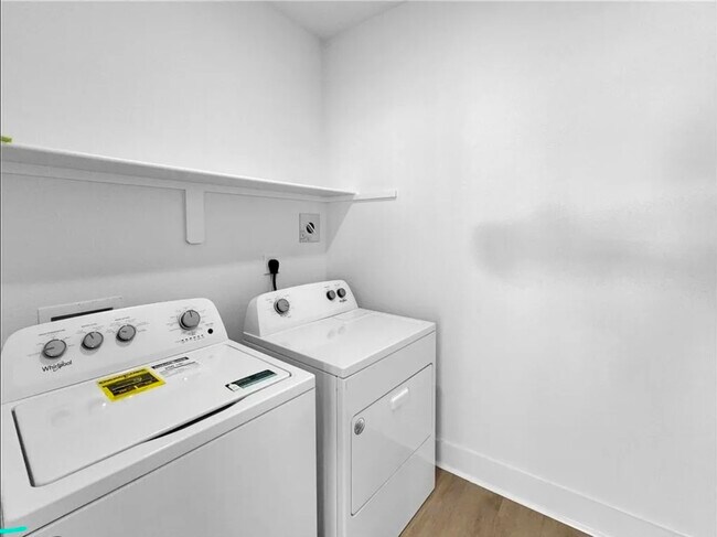 Building Photo - 201 Collie Ave