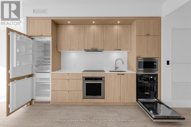 Building Photo - 259 The Kingsway